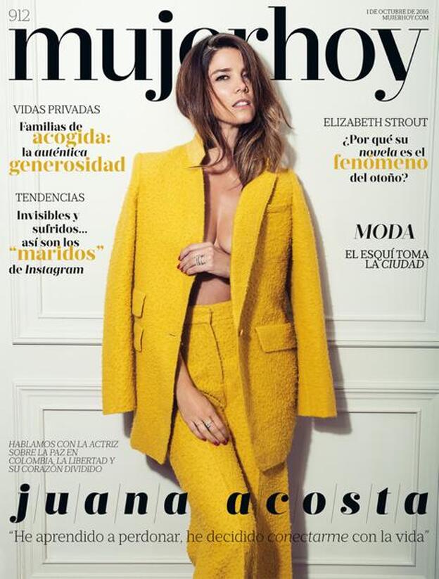 Juana Acosta lleva traje de Max Mara y anillos de Eduardo joyeros en nuestra portada. Estilismo a cargo de Verónica Suárez./Juan aldabaldetrecu/Mujerhoy