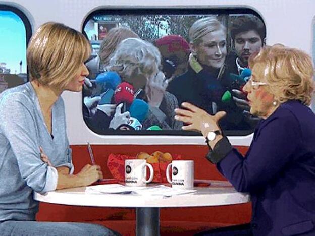 Manuela Carmena, con Susanna Griso, en 'Un café con Susanna'./ATRESMEDIA