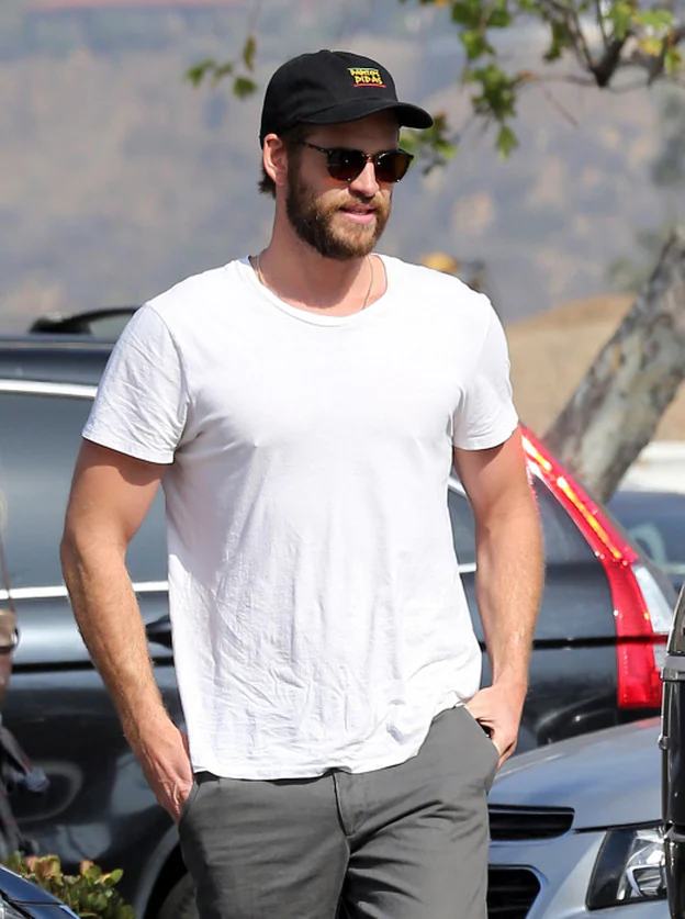 LIam Hemsworth no planchó la camiseta