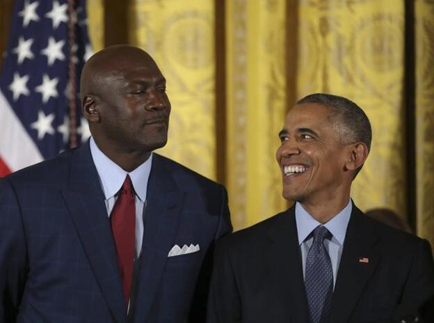 Barack Obama y Michael Jordan cómplices en la entrega de las Medallas de la Libertad./cordon press.