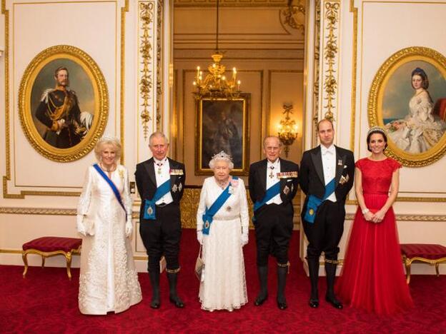 La familia real británica, de recepción.