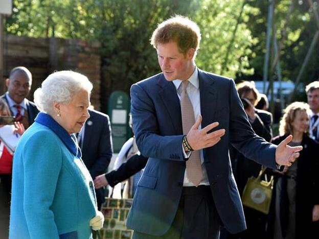 La Reina Isabel aprueba la relación de Enrique de Inglaterra con Meghan Markle./Cordon Press