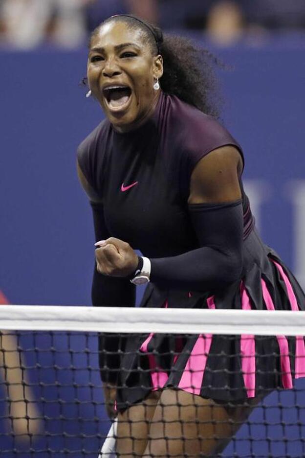 Serena Williams celebrando un punto sobre la pista de tenis como imaginamos celebró que le pidieran matrimonio./gtres.