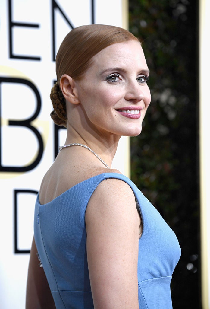 Los peinados y maquillajes de los Globos de Oro 2017: Jessica Chastain