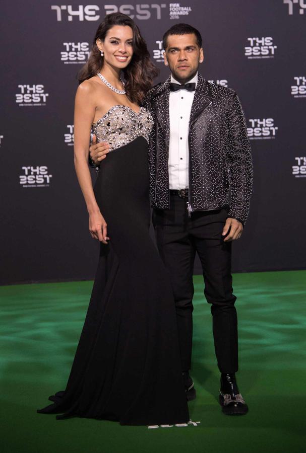 Dani Alves y Joana Sanz en los Premios The Best 2017