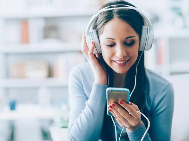 Escuchar música es una de las ventajas de la vida hiperconectada./fotolia
