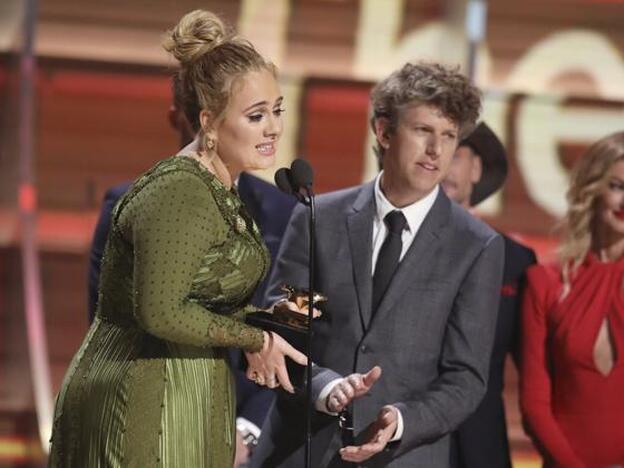 Adele, al recoger su Grammy por '25'./GTRES