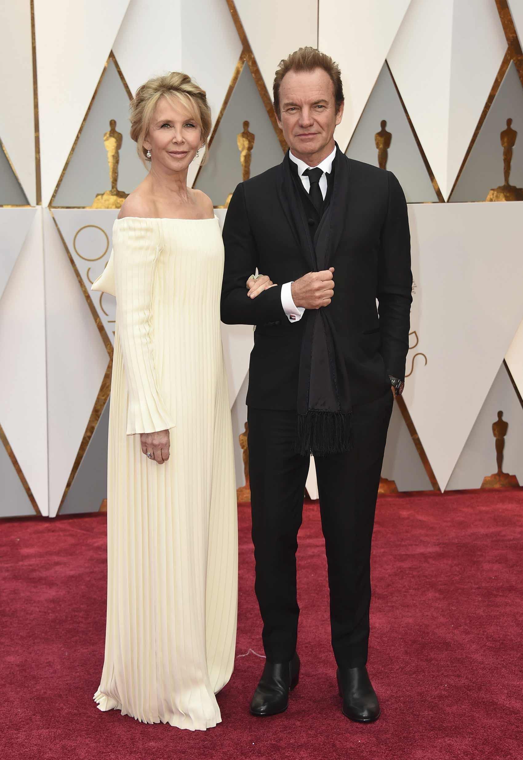 Las parejas en la alfombra roja de los Oscars 2017: Sting y Trudie Styler