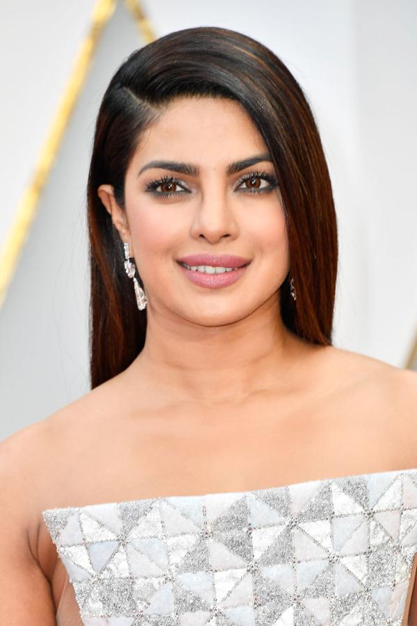 Los peinados y maquillajes de los Oscars 2017: Priyanka Chopra