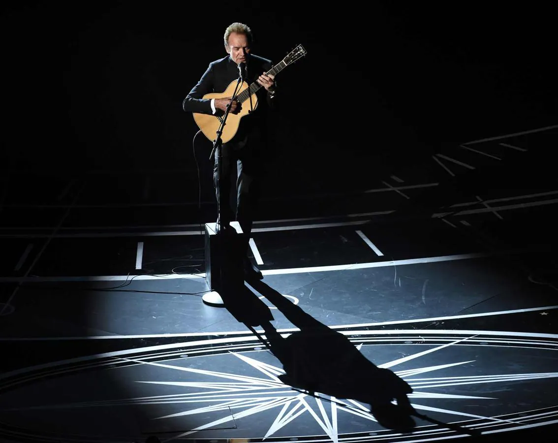 Las mejores fotos de la gala de los Oscars: la actuación de Sting