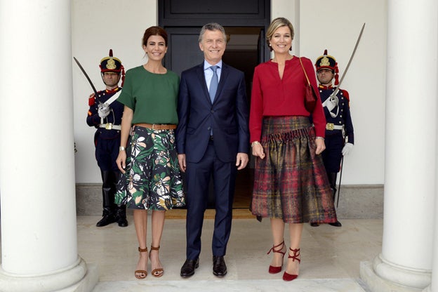 Foto de archivo: Juliana Awada (con look de H&M) y Máxima de Holanda, en una visita de la Reina a Buenos Aires en 2016.