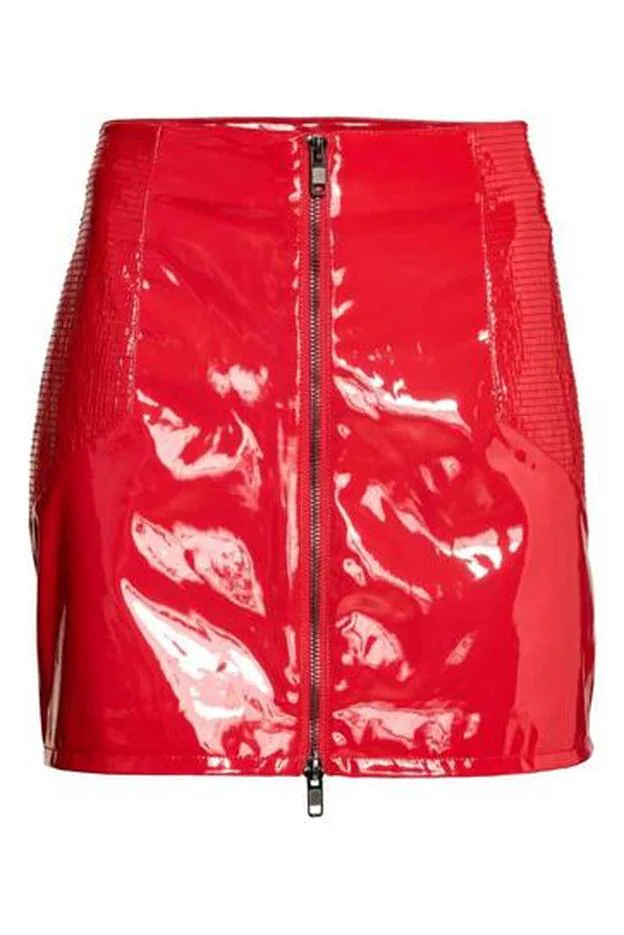 Falda de charol rojo de H&M (29.99 euros)