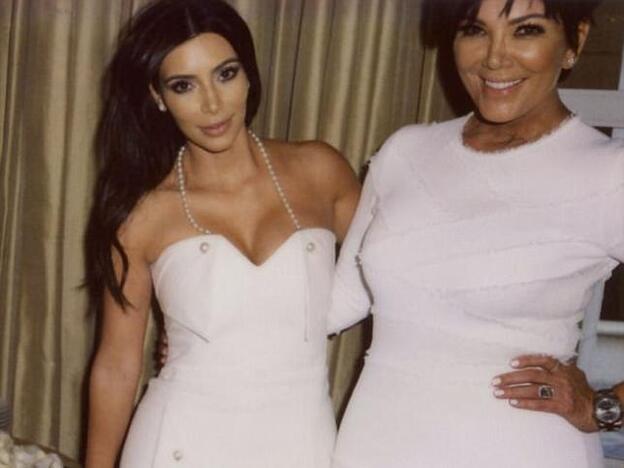 Kim Kardashian y Kris Jenner en su despedida de soltera