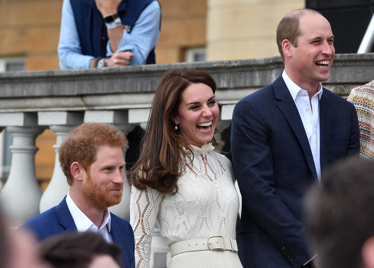 El Príncipe Harry junto a los Duques de Cambridge