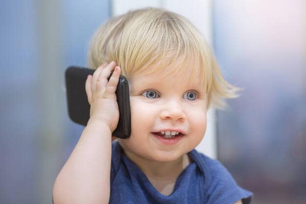 Los niños que usan smartphones aprenden a hablar más tarde