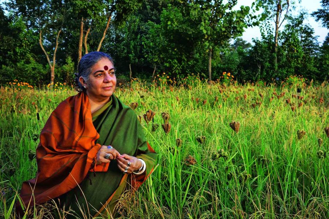 Vandana Shiva. Edad: 64 años País: India. Profesión: doctora en Física. Fundadora y teórica del ecofeminismo.