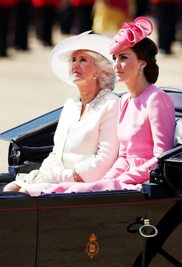 Camila y Kate Middleton a su llegada al desfile