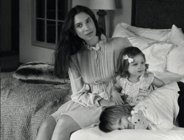 Tatiana Santo Domingo junto a sus dos pequeños, para Baby Dior./instagram