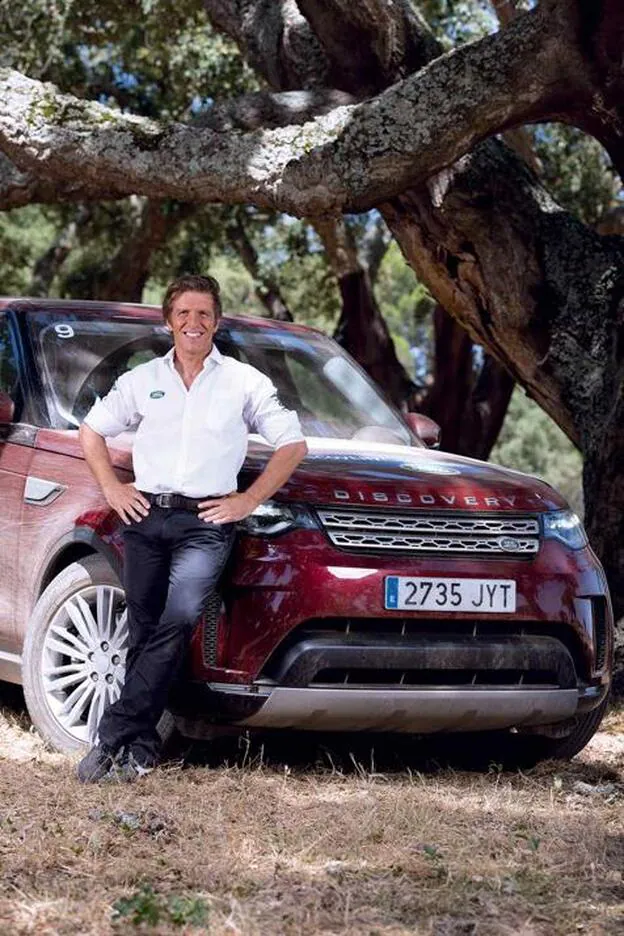 Manuel Díaz posa durante el Land Rover Discovery Challenge./jaguar land rover.