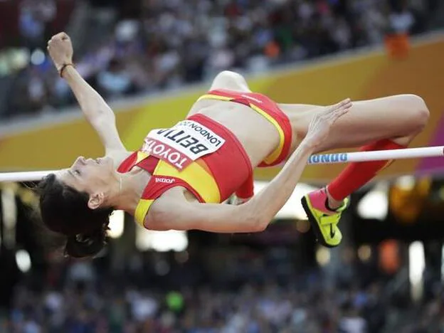 Ruth Beitia, durante su participación en salto de altura en el Mundial de Atletismo de Londres./GTRES
