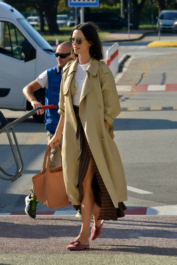 Los mejores looks de día de la 74ª Mostra de Venecia, día 1: Rebecca Hall