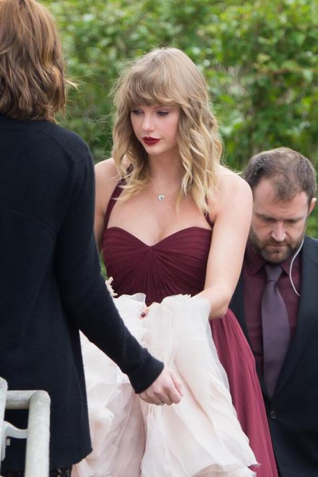 Taylor Swift, como dama de honor en la boda de su amiga./gtres