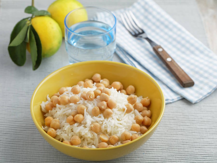 Alimentos para la caída del cabello: arroz con garbanzos