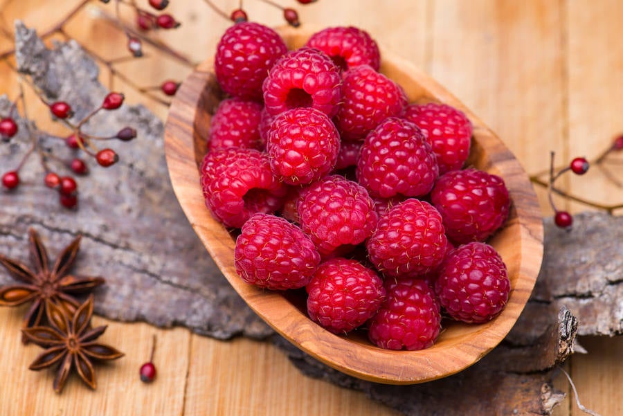 Alimentos para evitar la caída del cabello: frambuesas