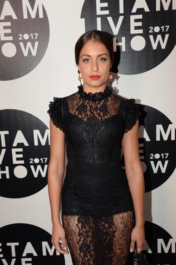 El look de Hiba Abouk, al detalle