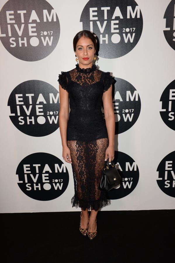 El look de Hiba Abouk en el desfile de Etam en París