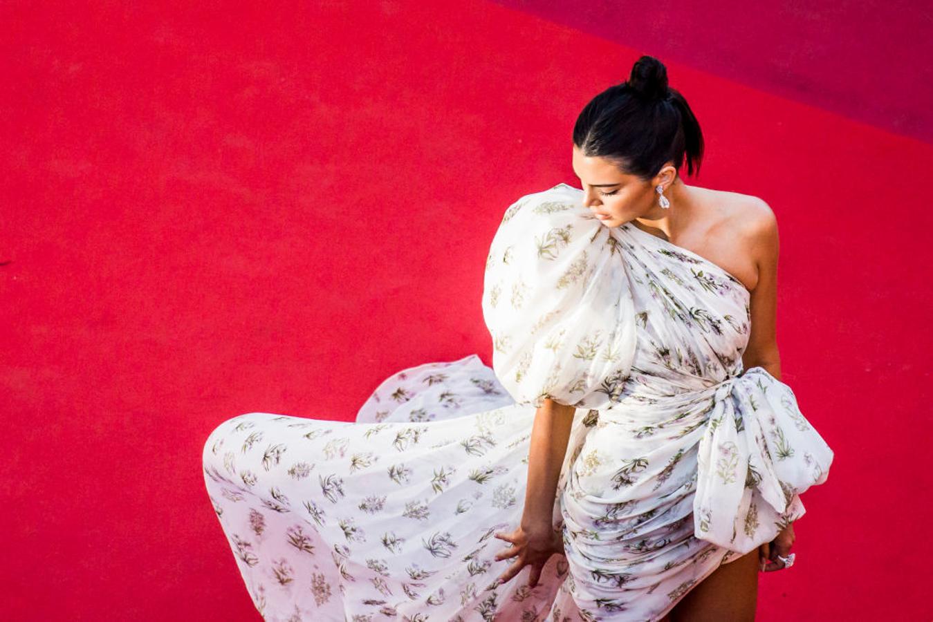 Kendall Jenner arriesga en la alfombra roja