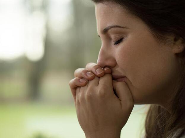 Una mujer llorando./adobe stock