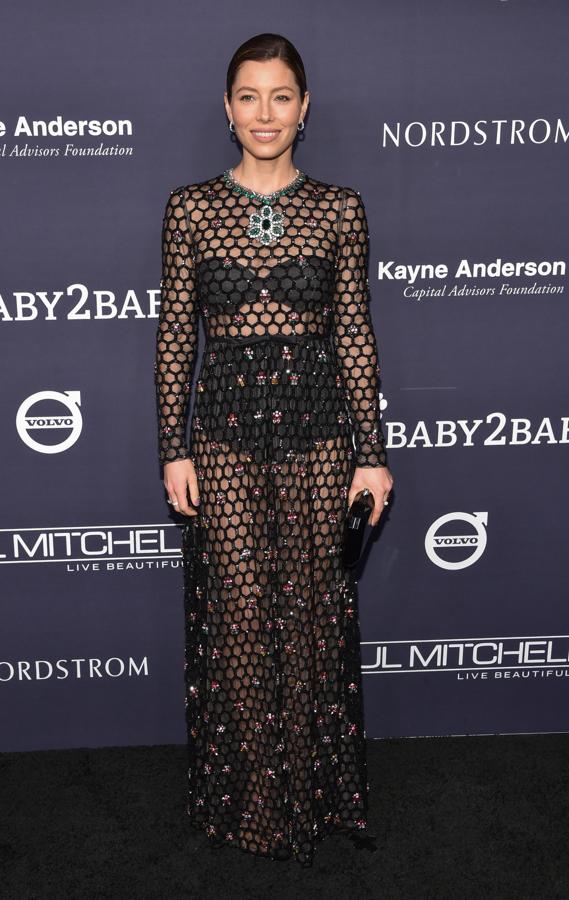 Vestidos para inspirar tu Navidad: el look de Jessica Biel en la fiesta Baby2Baby