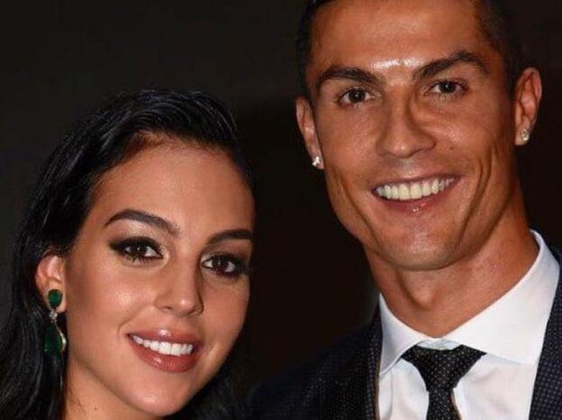 El jugador del Real Madrid, Cristiano Ronaldo, junto a su mujer Georgina./gtres