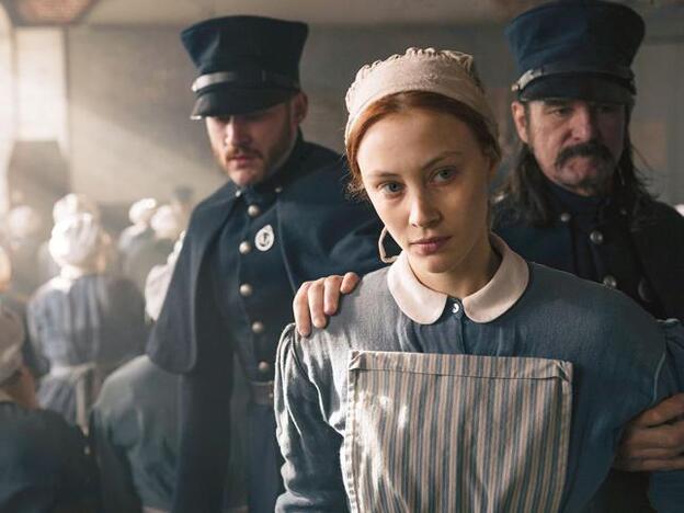 Sarah Gadon en un fotograma de 'Alias Grace'