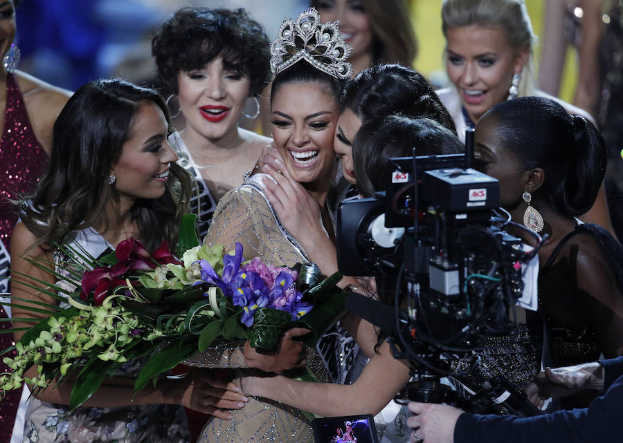 Miss Universo 2017: Demi-Leigh Nel-Peters, felicitada por sus compañeras