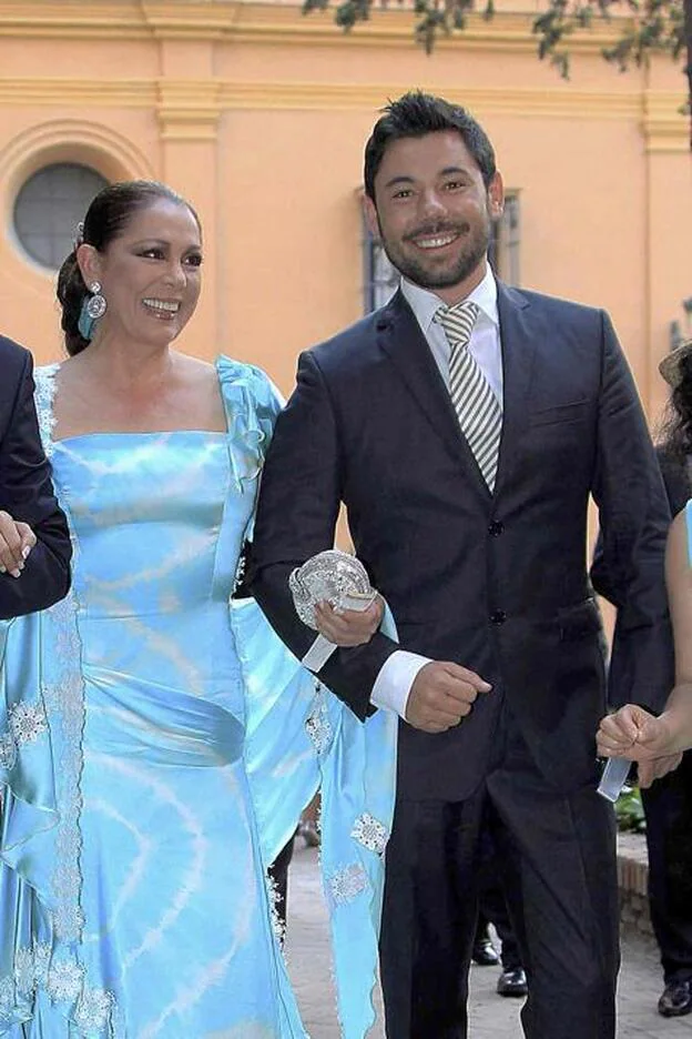 ISabel Pantoja y Miguel Poveda en una imagen de 2012./gtres.
