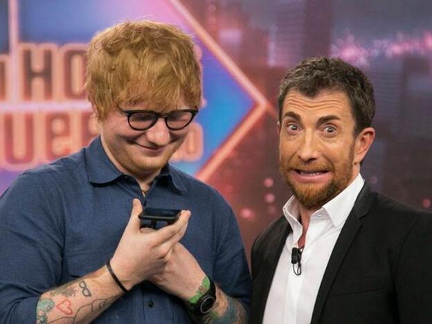 Ed Sheeran junto a Pablo Motos, en 'El hormiguero'./twitter