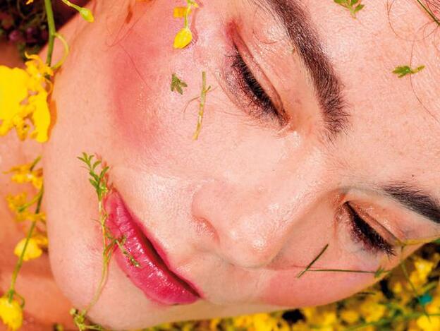 Según la crítica, 'Utopia', su décimo disco de estudio, muestra a una Björk más feliz, materna, feminista, y sexual que nunca.