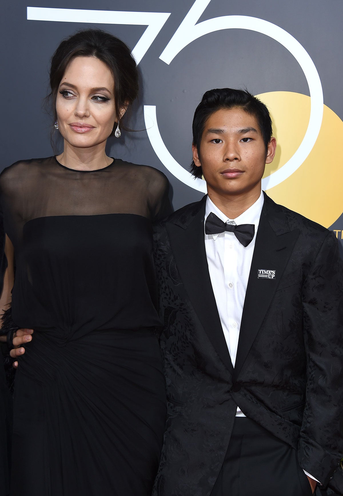 Parejas en la alfombra roja de los Globos de Oro 2018: Angelina Jolie y Madoxx Jolie-Pitt