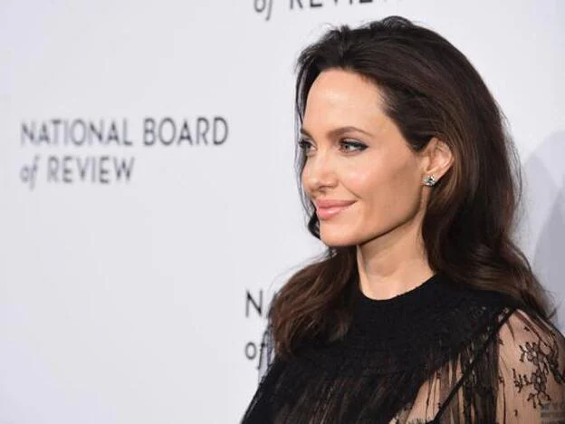 Angelina Jolie posando en 'National Board of Review'/getty