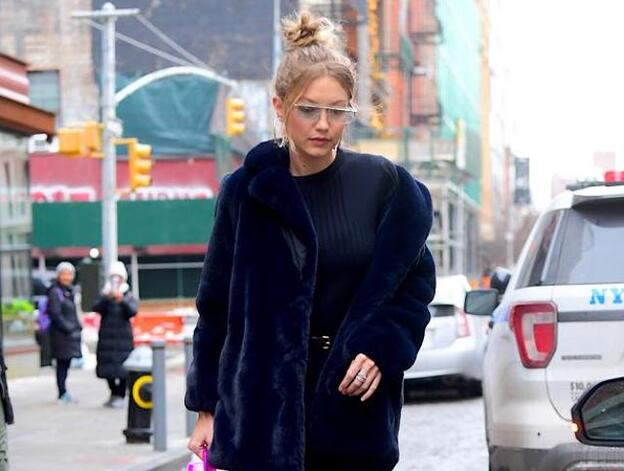 Gigi Hadid siempre acierta con los abrigos