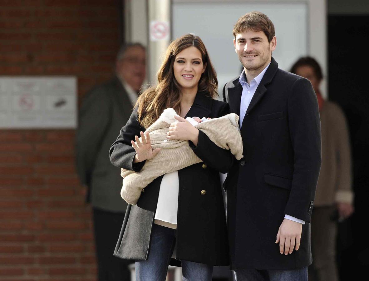 El amor de Sara Carbonero e Iker Casillas, en fotos: presentación de Martín