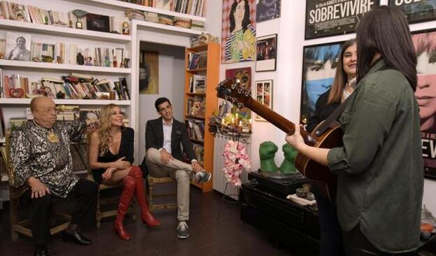 Rappel, Ana Obregón y Victor Janeiro, en casa de Lucía Etxebarría.