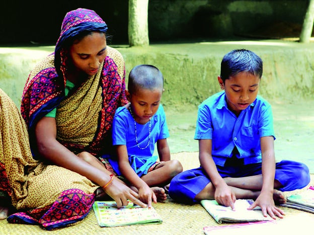 En Bangladesh, el Fondo está financiando programas educativos.