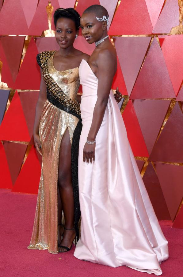 Parejas en la alfombra roja de los Premios Oscar 2018: Lupita Nyong'o y Danai Gurira