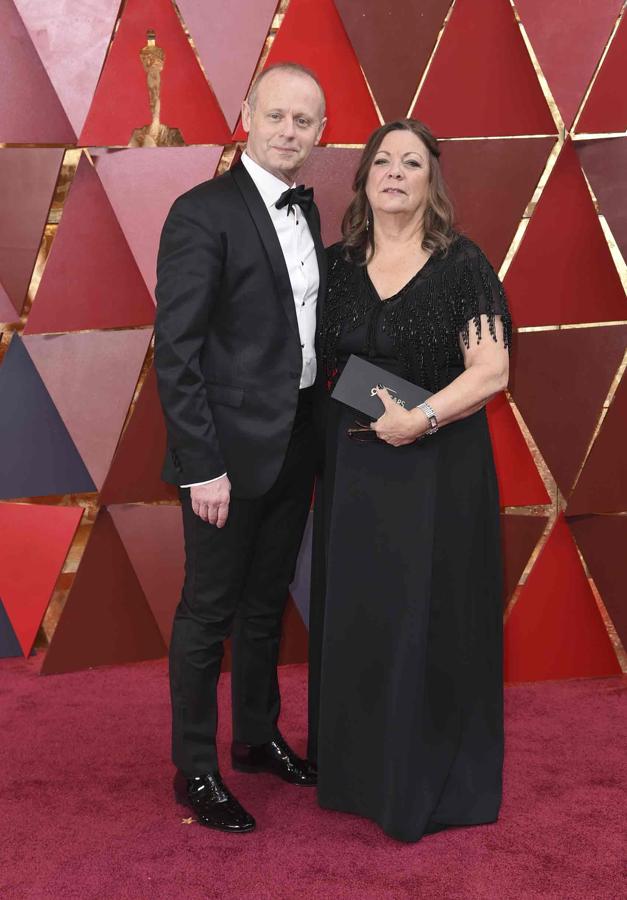 Parejas en la alfombra roja de los Premios Oscar 2018: Daniel Phillip y Lou Sheppard