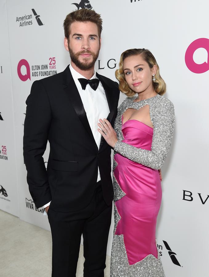 La alfombra roja de Elton John 2018: Liam Hemsworth y Miley Cyrus