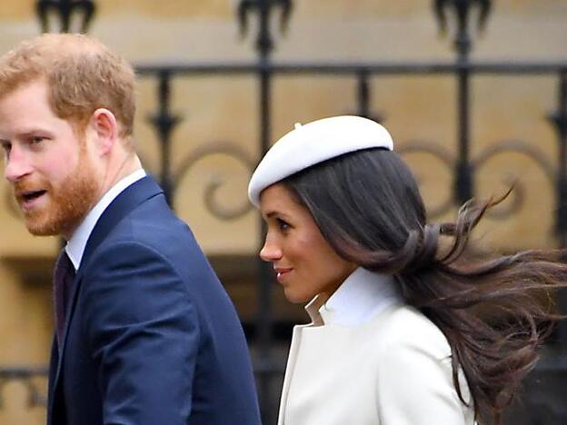 Meghan Markle y el príncipe Harry en el Día de la Commonweath. En esta imagen se aprencian las mechas cobrizas de la melena de la ex actriz.