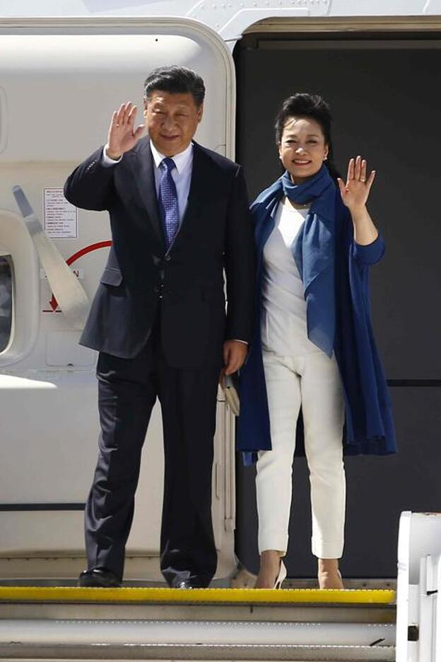 Peng Liyuan junto a su marido, el presidente chino Xi Jinping./getty images.